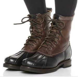 Frye Veronica Duck Boot Shearling lined